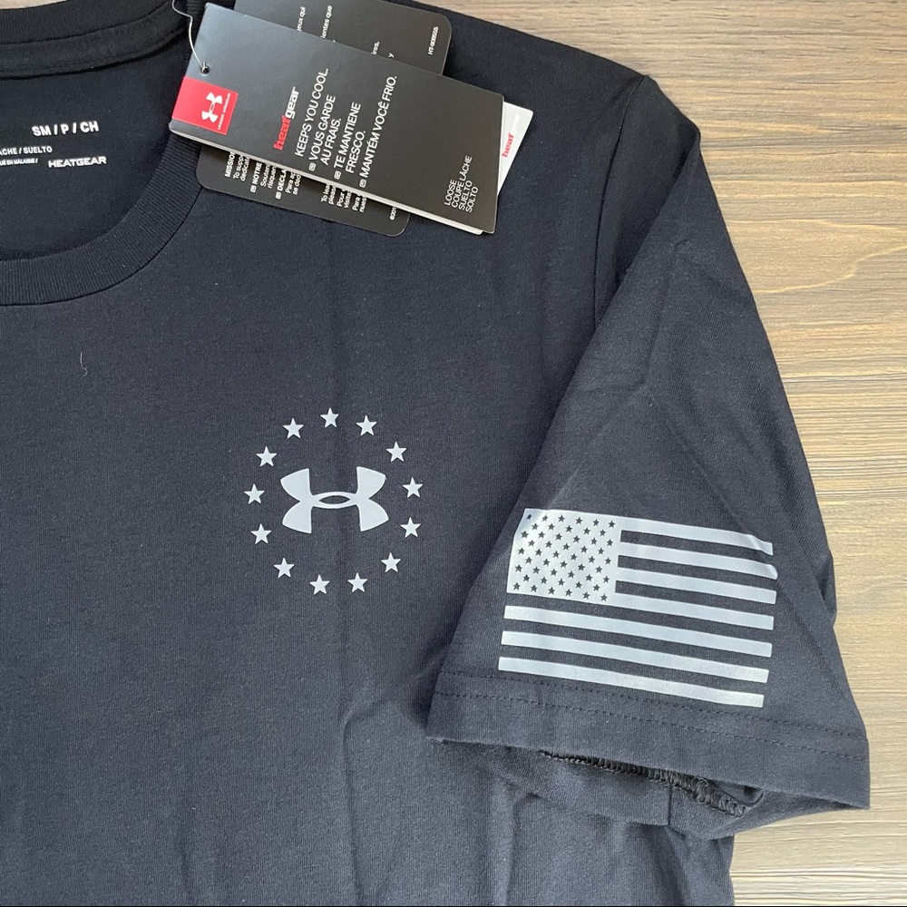 Black Under Armour freedom heat gear t shirt New